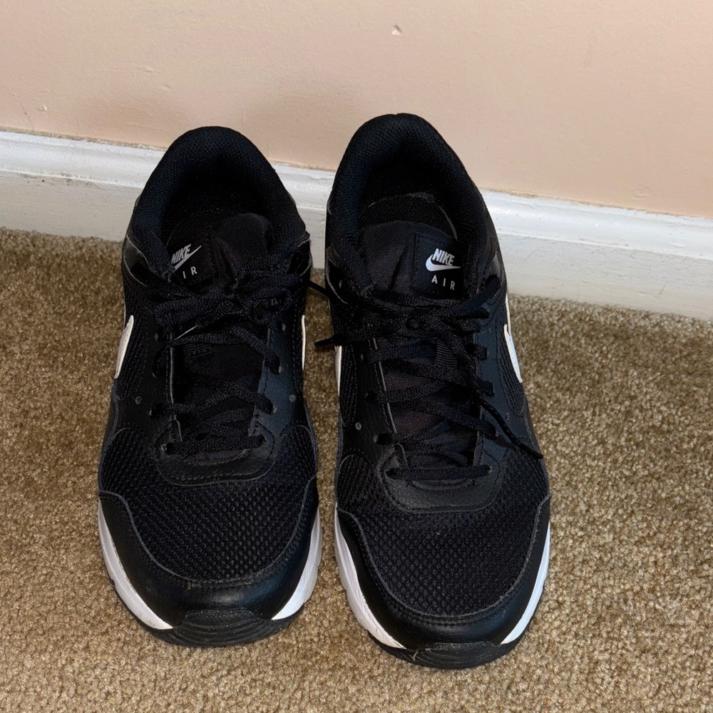 Nike Black and White women’s Running Sneakers